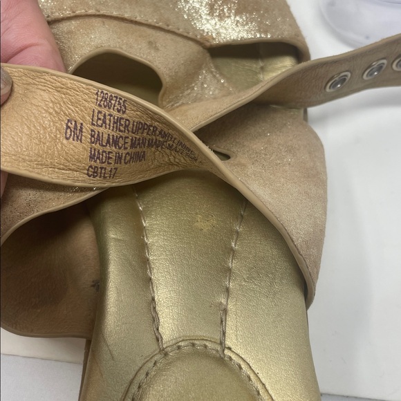 Sofft Gold and Tan Strappy Sandals Size 6 Excellent Condition - Picture 11 of 14